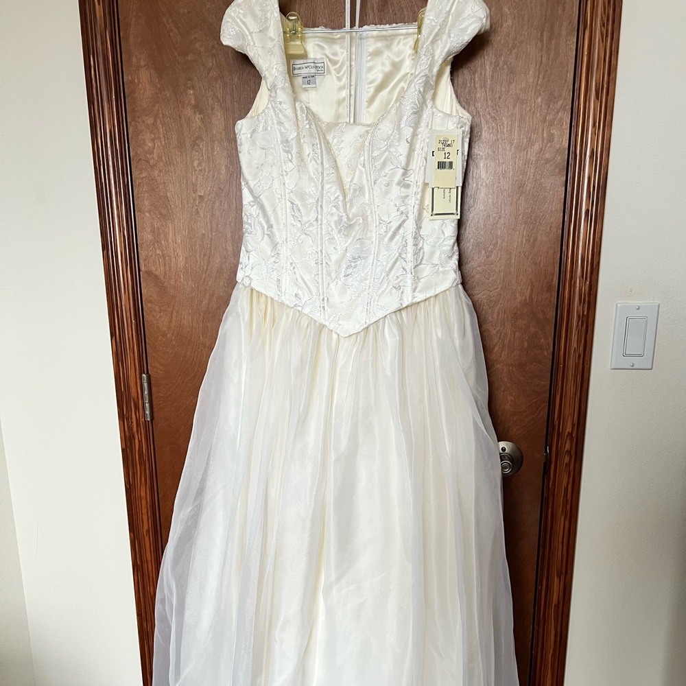 Vintage Jessica McClintock Sz 12 Wedding dress, comes with veil - Picture 1 of 6